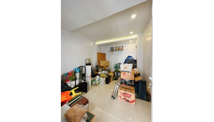 GẤP! Bán nhà mặt tiền kinh doanh Chánh Hưng, 64m2, 4 tầng, 9,9 tỷ 0906993584